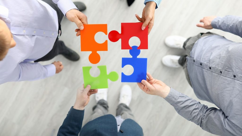 LinkedIn営業代行会社と自社営業担当者の役割分担