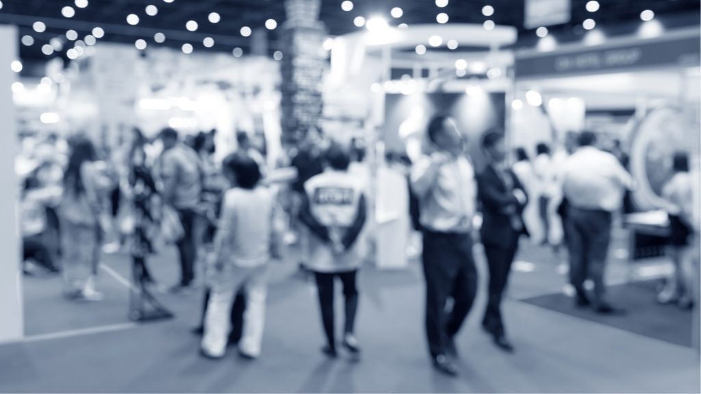 LinkedIn海外営業と展示会はどちらが効果的？